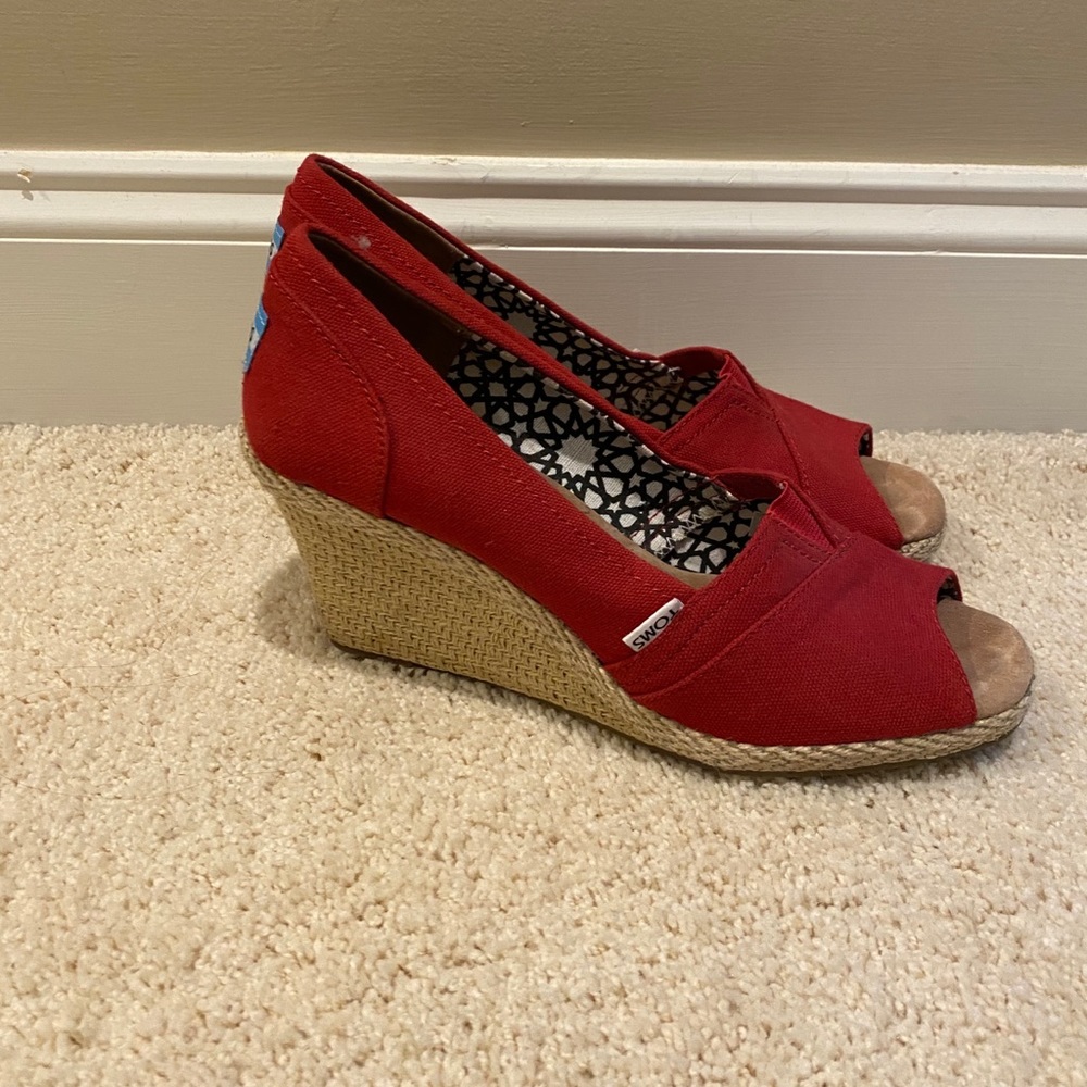 Red TOMS Wedges - Picture 1 of 6